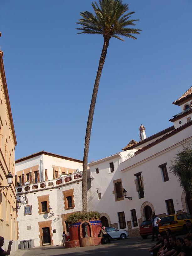 krzywa "wieża" w Sitges :)