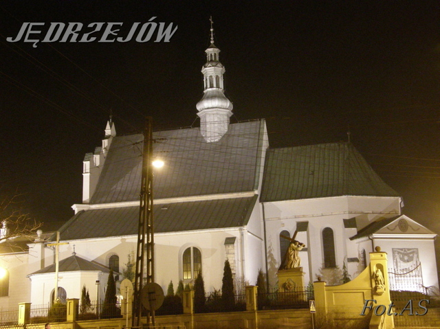 Kościół św. Trójcy nocą