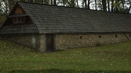Piwnica z XIX wieku – Łopuszna, Polska