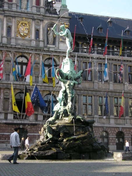 Ratusz i fontanna, Antwerpia