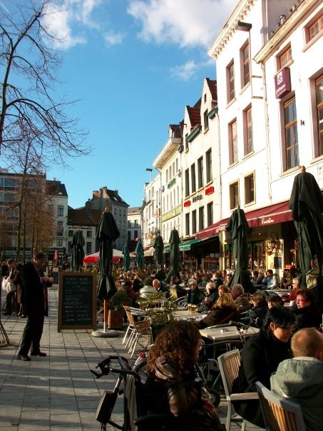 Słoneczny dzień w Antwerpii