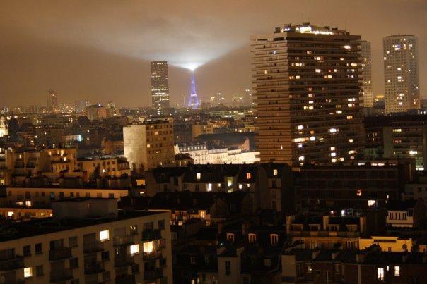 Paryż nocą widziany z dzielnicy chińskiej