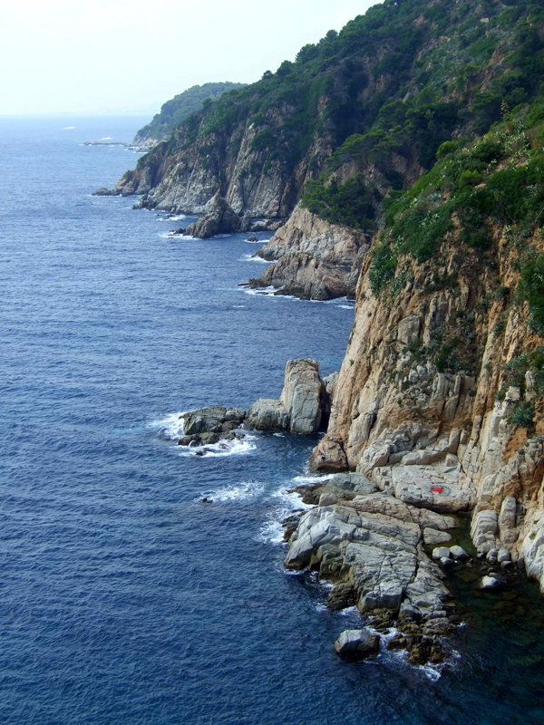 Malownicze klify wybrzeża costa brava