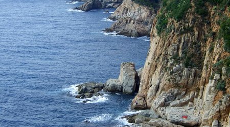 Malownicze klify wybrzeża costa brava – Tossa de Mar, Hiszpania