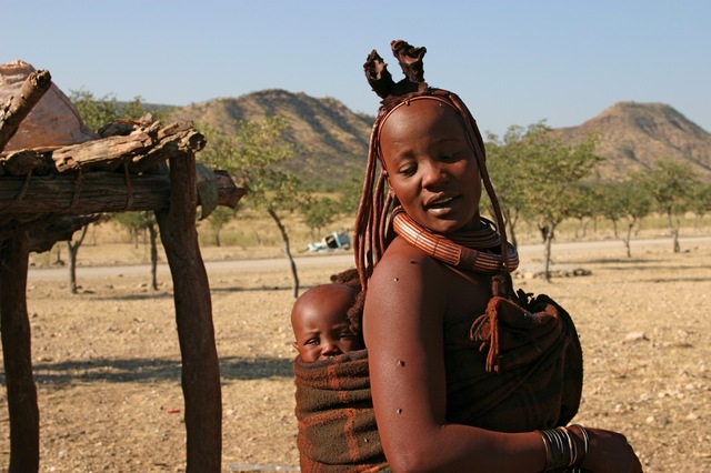 Nie bój się zaraz te maszkary odjadą - Himba People