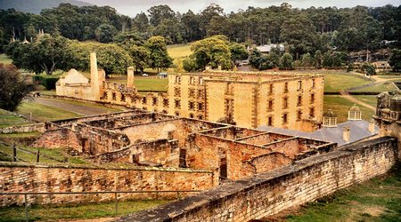 Ruiny Port Arthur - brytyjskiej karnej  kompanii na  Tasmanii. Stąd  rozpoczął się podbój  kontynentu  australijskiego. – Australia