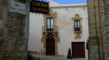 Uliczki w Erice. – Interhome