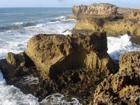 Urwisty brzeg. Wallidija