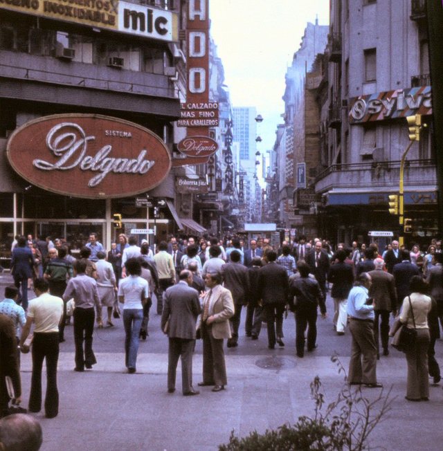 Calle Florida - najpopularniejszy  deptak  Buenos  Aires.