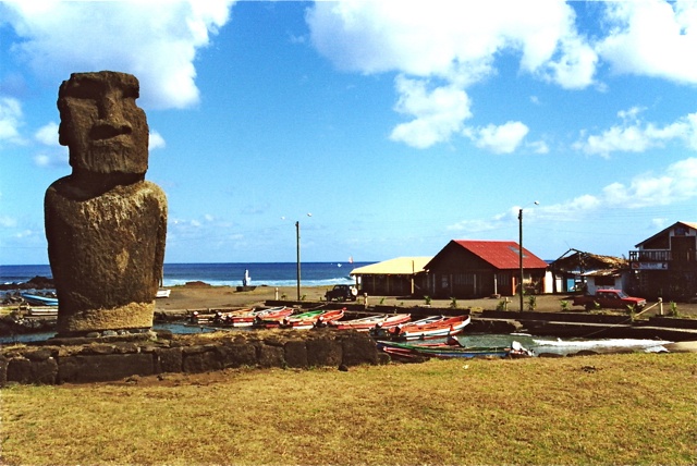 Moai wśród cywilizacji