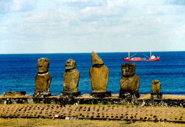 Moai koło Hanga Roa