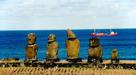 Moai koło Hanga Roa – Wyspa Wielkanocna, Chile