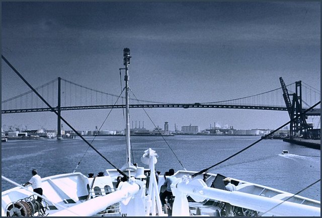 Wejjście R. V. "Profesora  Siedleckiego" do  portu Long Beach w Los Angeles. 