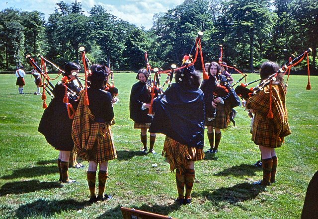 SZkotki  też grają na  dudach - tradycyjny  festiwal czerwcowy w  Aberdeen