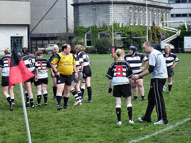 Uniwersytet w Dublinie - seksowny trening  żeńskiej  drużyny  rugby.