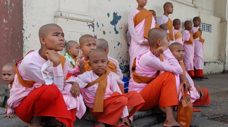 Mniszki z Yangon – Birma
