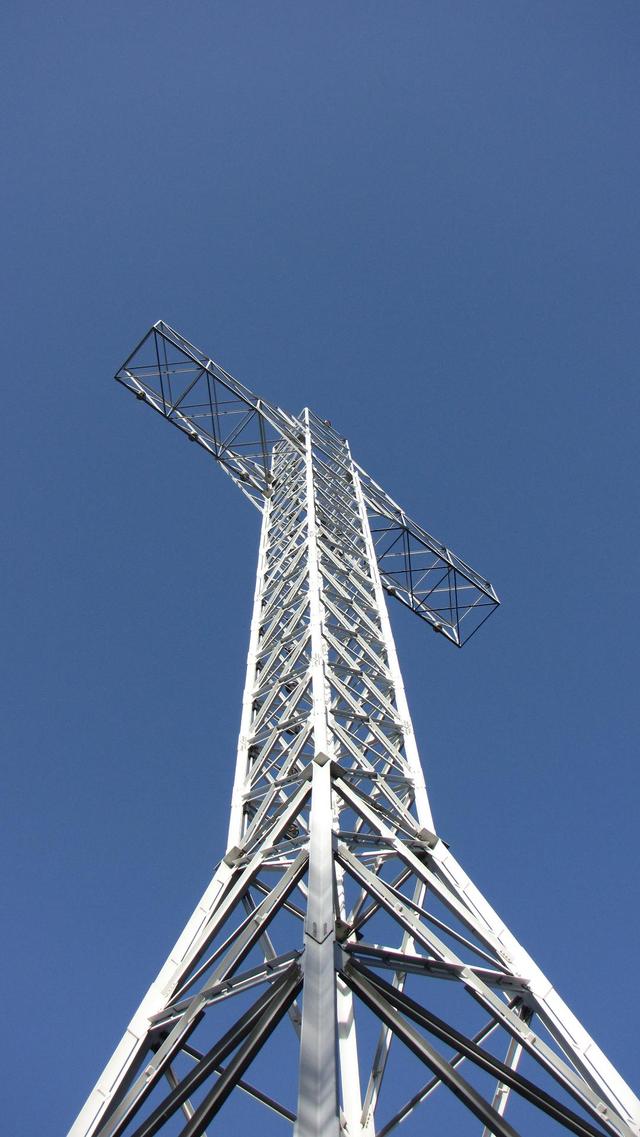 Krzyż na Chrobaczej Łące w Beskidzie Małym