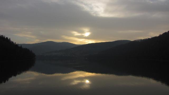 Zapada zmrok nad Jeziorem Międzybrodzkim