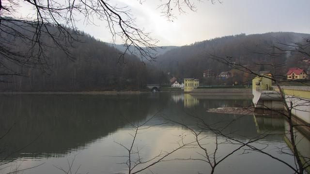 Zapora w Międzybrodziu Bialskim