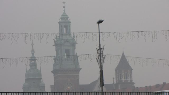 Wawel i pseudoświąteczne ozdoby na Moście