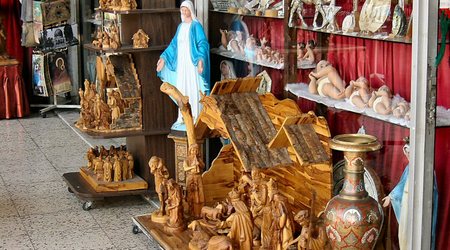 Główny  sklep z  pamatkami w  Betlejem - towar chrześcijański – Izrael