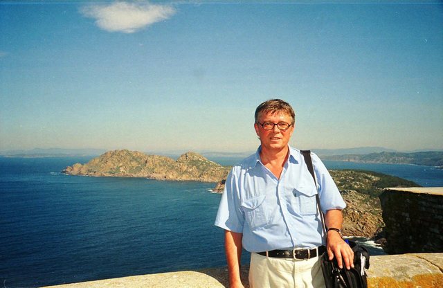 Na najwyższym wzniesieniu, pod  latarnią morską