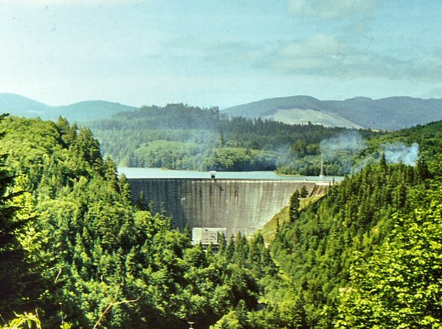 Zapora hydroelektrowni  k/ Seattle