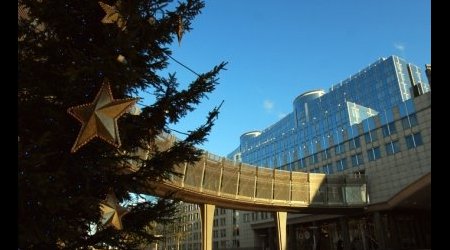 Polska choinka przed Parlamentem Europejskim – Bruksela, Belgia