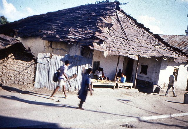 Dar es Salaam - miejscowy sklepik