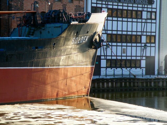 Gdańsk-zima 2009 - s.s. Sołdek pierwszy 100% polski  statek