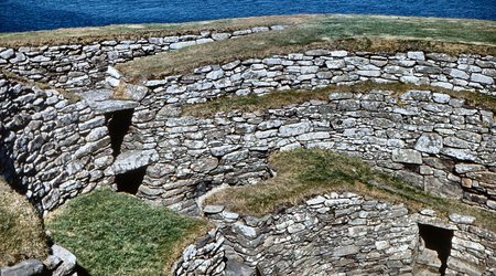 Lerwick - stolica  Szetlandów - Clickhemin Broch - gród z epoki  żelaznej – Wielka Brytania