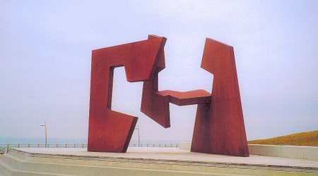 San Sebastian - rzeźba  metaloplastyczna na  bulwarze – San Sebastián, Hiszpania