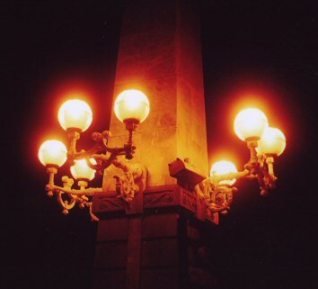 San Sebastian - romantyczne  lampy  na  promenadzie