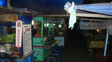 Lokalny market w Sanur - miejsce gdzie można zjeść tradycyjne dania wraz z tubylcami. – Indonezja