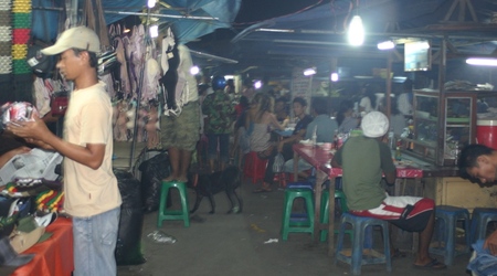 Lokalny market w Sanur - miejsce gdzie można zjeść tradycyjne dania wraz z tubylcami. – Indonezja