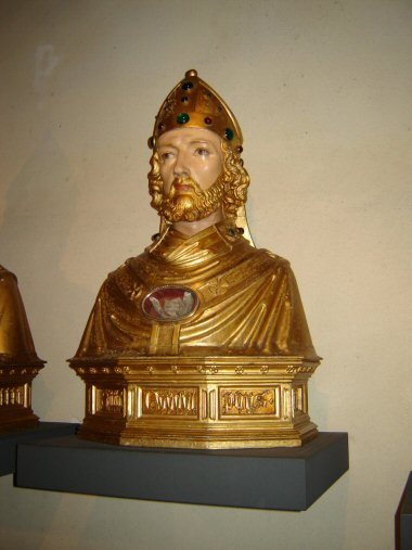 Maastricht - patron miasta Św. Serwacy i  jego  szczęka