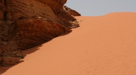 Czerwone wydmy - może nie widać ich wysokości, ale były naprawdę wysokie. – Wadi rum, Jordania