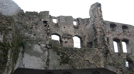 Ogrodzieniec – Polska