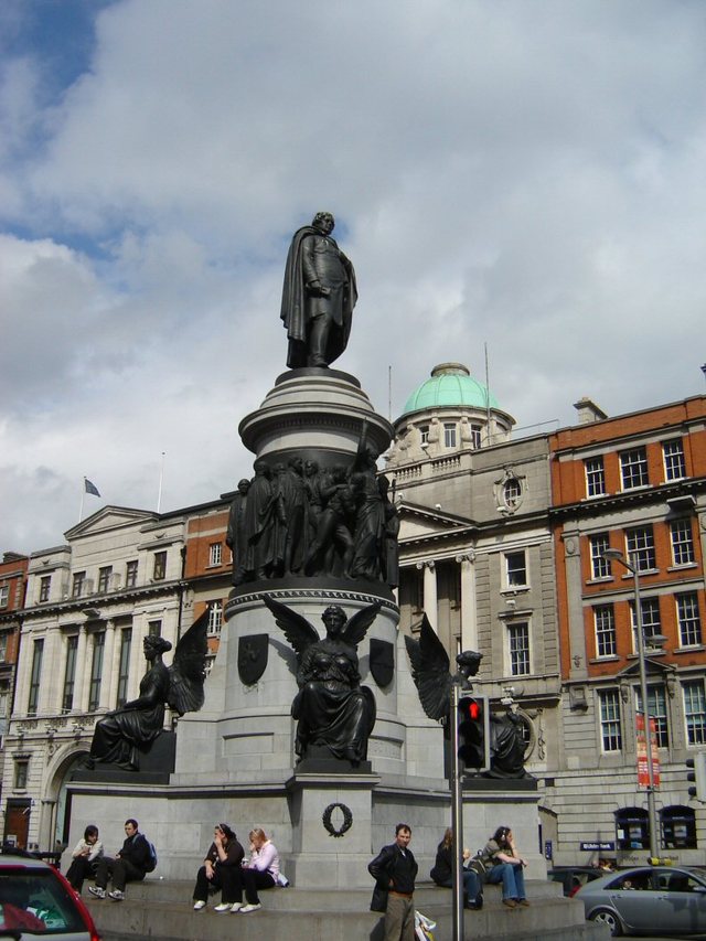 Dublin - pomnik O'Connela  bojownika o Irlandię