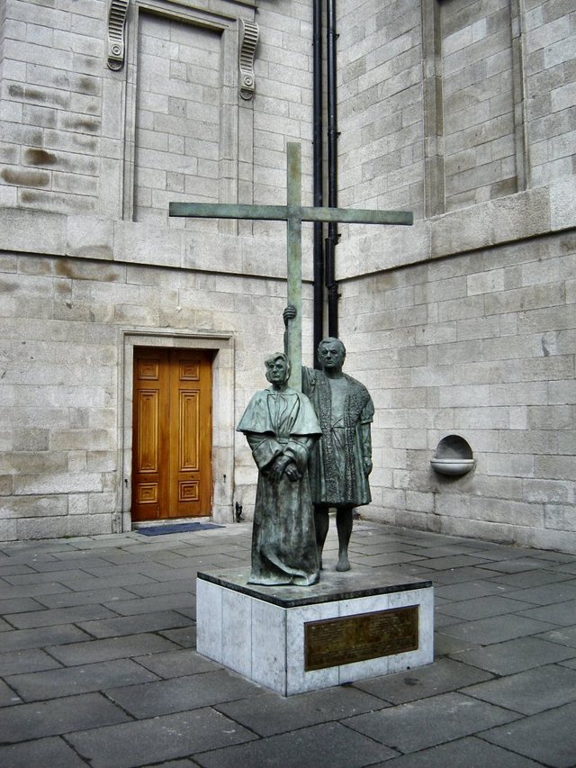 Dublin - przed  kościołem