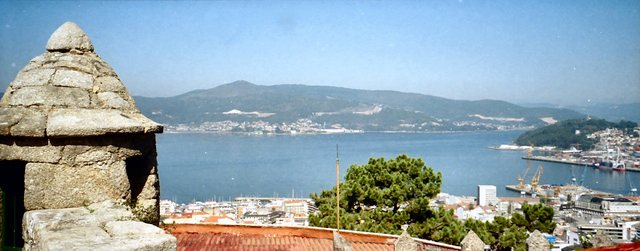 Vigo - widok z zamku  na  port