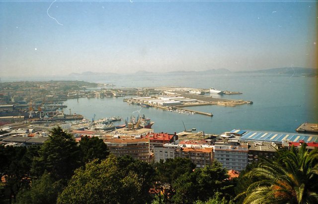 Vigo - widok z zamku  na  port
