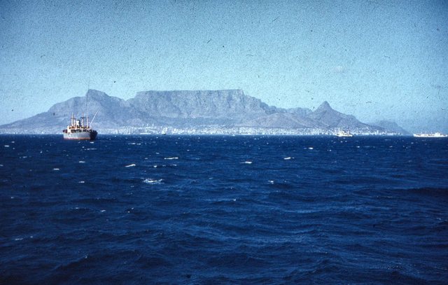 Cape Town - widok z redy  na  Table  Mountain