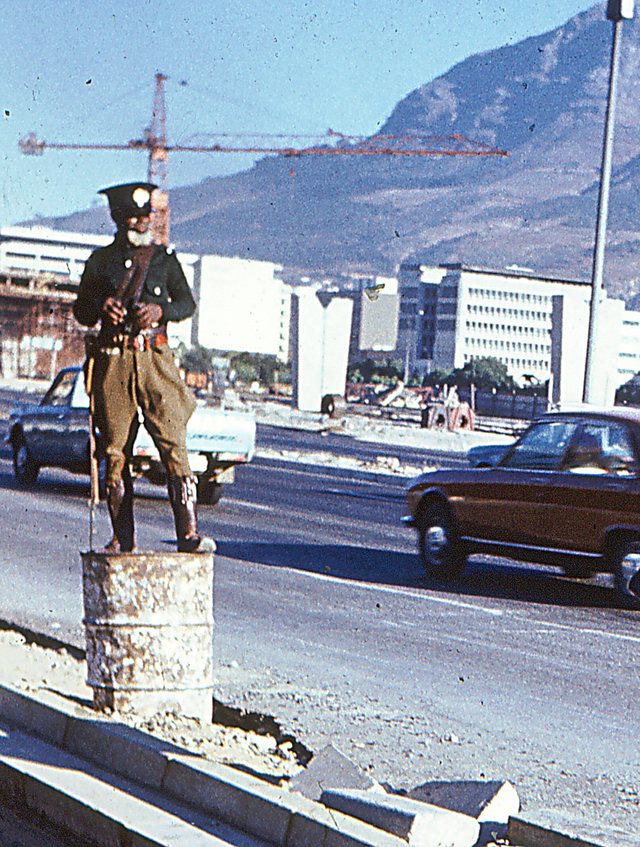 Cape Town - ciekawe  rozwiazanie  dla  policjanta