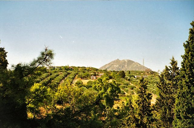 Knossos -z tej  góry doporowadzono  wodę do  k\Knossos