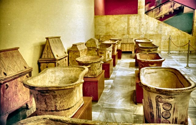 Knossos -wanny   a  potem  trumny  minojczyków