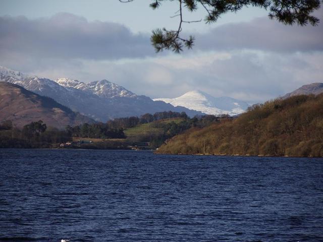 Loch Lomond / w tle Ben Lomond