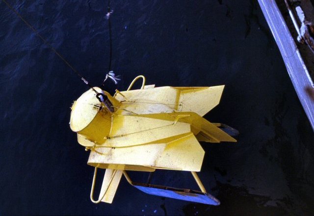 Atlantyk R.V. Profesor  Siedlecki-yellow  submarine