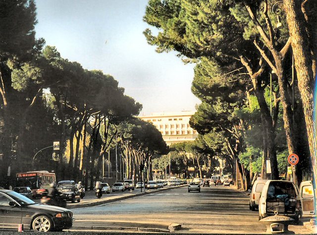 Rzym - Viale  di  Terme di  Caracalla