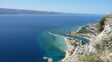 Plaże Omiś i ujście rzeki Cetina – Chorwacja